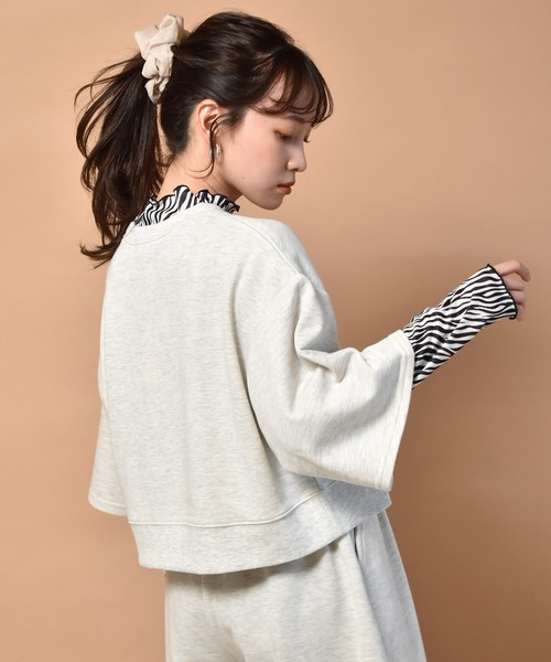 ems excite（エムズエキサイト）の「5分袖ロゴトレーナー（スウェット・レディース・チャコールグレー/ブルー/アイボリー・FREE）」の18枚目の写真