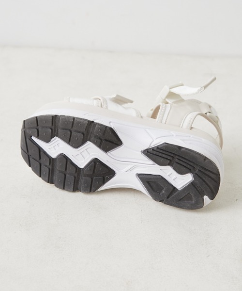 Chico（チコ）の「スニーカーソールダブルベルトサンダル（サンダル・レディース・ブラック/アイボリー・SMALL/MEDIUM/LARGE）」の16枚目の写真