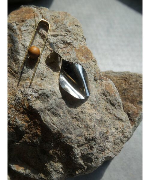 UN3D.(アンスリード)の「アシメウッドポイントイヤリング(イヤリング・レディース・その他1・FREE)」の4枚目の写真