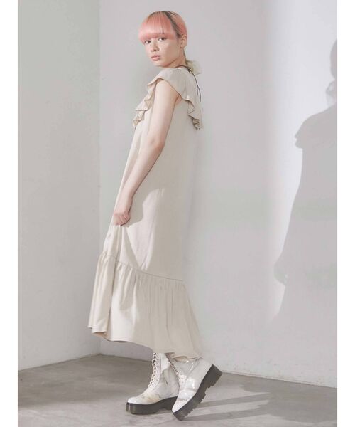 merry jenny（メリージェニー）の「bigフリルカラーカットワンピース（ワンピース・レディース・オフホワイト/ブラック/ベージュ・FREE）」の5枚目の写真