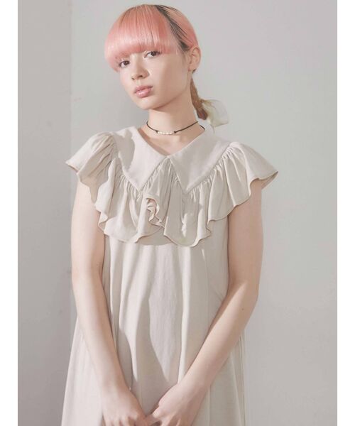 merry jenny（メリージェニー）の「bigフリルカラーカットワンピース（ワンピース・レディース・オフホワイト/ブラック/ベージュ・FREE）」の8枚目の写真