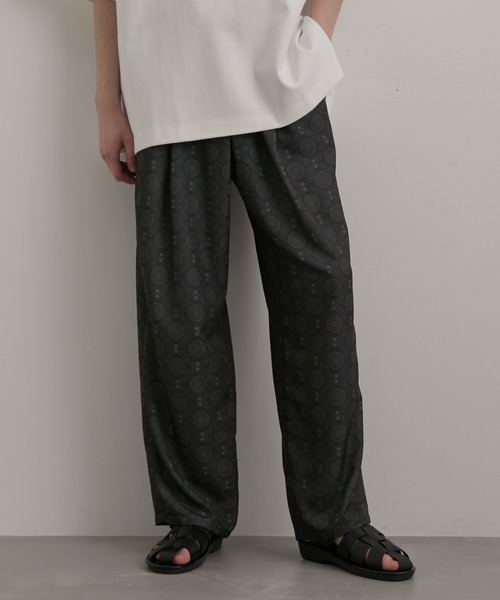 JUNRED(ジュンレッド)の「ヴィンテージアラベスクプリントワイドパンツ(その他パンツ・メンズ・ブラック系その他/グリーン・S/L/M)」の3枚目の写真