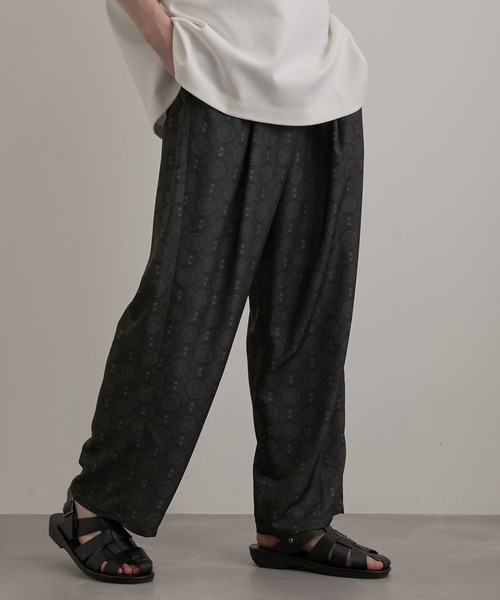 JUNRED(ジュンレッド)の「ヴィンテージアラベスクプリントワイドパンツ(その他パンツ・メンズ・ブラック系その他/グリーン・S/L/M)」の4枚目の写真
