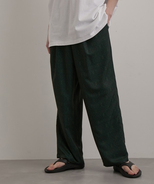 JUNRED(ジュンレッド)の「ヴィンテージアラベスクプリントワイドパンツ(その他パンツ・メンズ・ブラック系その他/グリーン・S/L/M)」の5枚目の写真