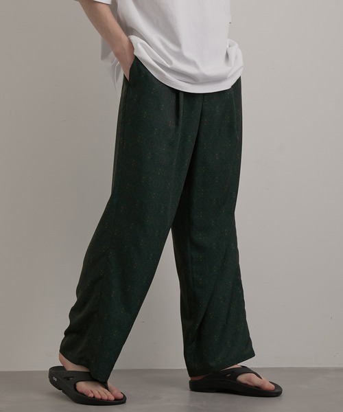 JUNRED(ジュンレッド)の「ヴィンテージアラベスクプリントワイドパンツ(その他パンツ・メンズ・ブラック系その他/グリーン・S/L/M)」の6枚目の写真