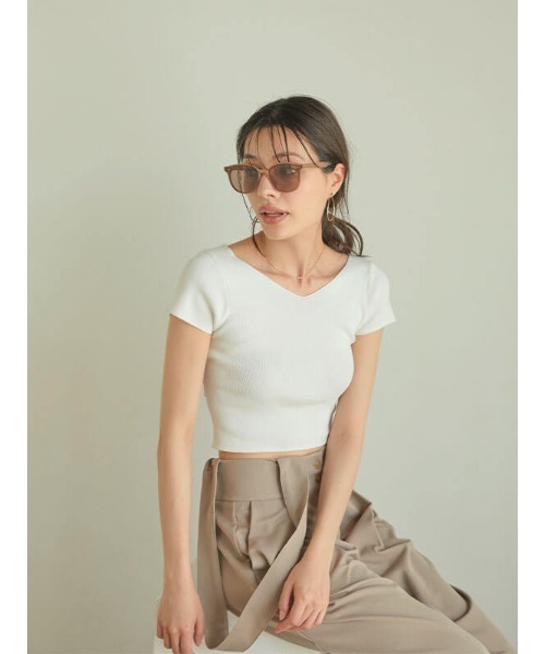 ACYM(アシーム)の「Back open fit Tシャツ(ニット/セーター・レディース・ホワイト/ブラック・FREE)」の3枚目の写真