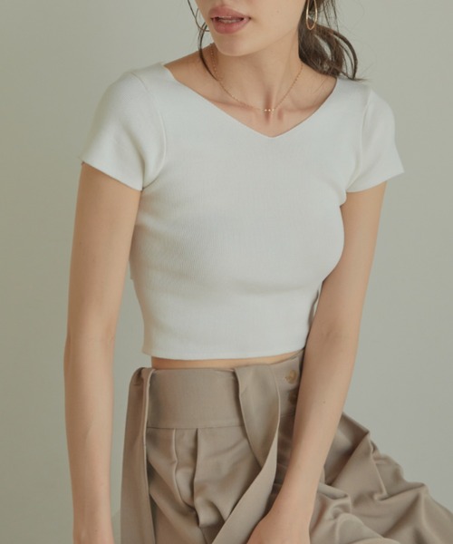 ACYM(アシーム)の「Back open fit Tシャツ(ニット/セーター・レディース・ホワイト/ブラック・FREE)」の13枚目の写真