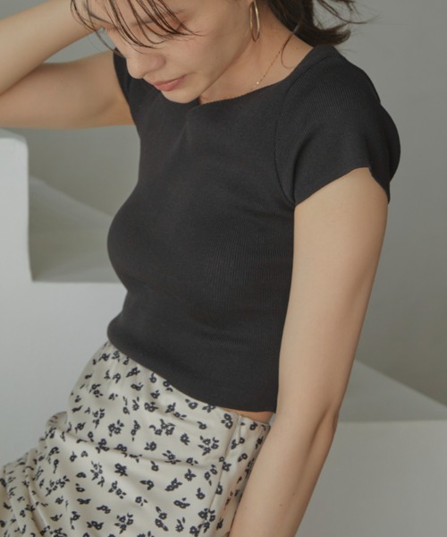 ACYM(アシーム)の「Back open fit Tシャツ(ニット/セーター・レディース・ホワイト/ブラック・FREE)」の18枚目の写真