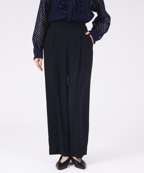 qualite（カリテ）の「《セットアップ対応》トリアセドレープタックパンツ（スラックス・レディース・ブラック/グレイッシュベージュ・40/38/36）」の2枚目の写真