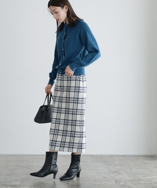 Pierrot（ピエロ）の「パールボタンカーディガン（カーディガン/ボレロ・レディース・ブラック/アイボリー/グレー系その他/ロイヤルブルー/ベージュ/インディゴブルー/ネイビー・M/L/LL）」の15枚目の写真