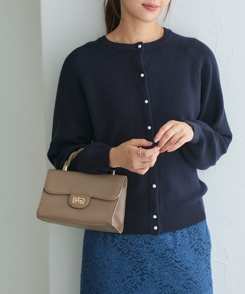 Pierrot（ピエロ）の「パールボタンカーディガン（カーディガン/ボレロ・レディース・ブラック/アイボリー/グレー系その他/ロイヤルブルー/ベージュ/インディゴブルー/ネイビー・M/L/LL）」の22枚目の写真