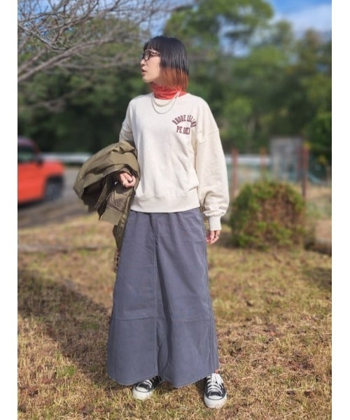 Champion(チャンピオン)の「【Champion】ワンポイントカレッジクルースウェット(スウェット・レディース・オフホワイト/オレンジ/ダークグレー・M/L)」の12枚目の写真