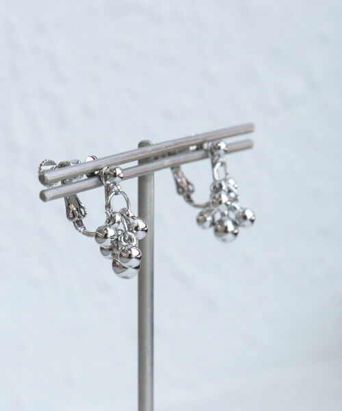 NOLLEY’S Sophi（ノーリーズソフィ）の「ボールシャワーイヤリング（イヤリング・レディース・シルバー/ゴールド・FREE）」の2枚目の写真