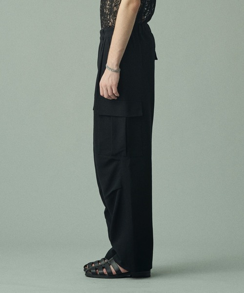 juha（ユハ）の「HARDTWIST COTTON CARGO PANTS（カーゴパンツ・メンズ・オフホワイト/ブラック・4/3/2）」の3枚目の写真
