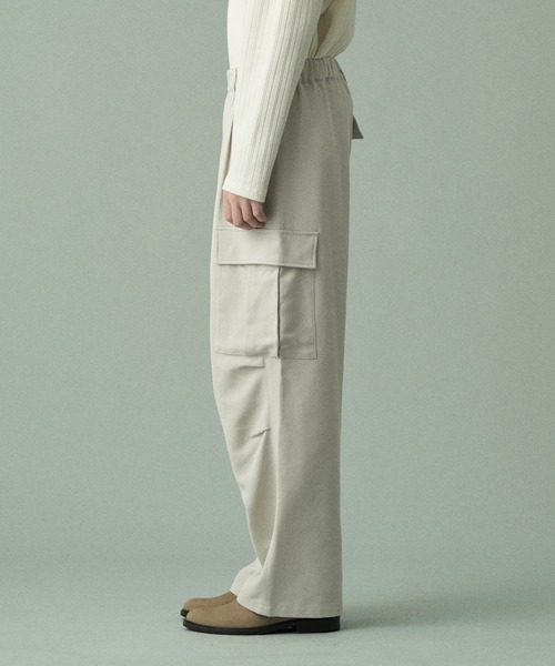 juha（ユハ）の「HARDTWIST COTTON CARGO PANTS（カーゴパンツ・メンズ・オフホワイト/ブラック・4/3/2）」の6枚目の写真
