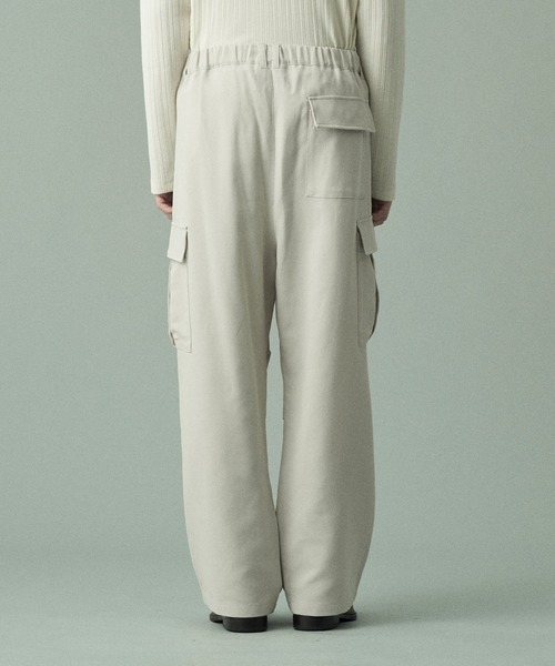 juha（ユハ）の「HARDTWIST COTTON CARGO PANTS（カーゴパンツ・メンズ・オフホワイト/ブラック・4/3/2）」の9枚目の写真