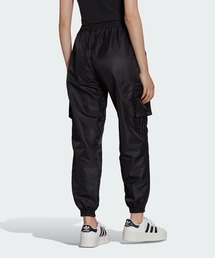 adidas（アディダス）の「ナイロン ユーティリティパンツ