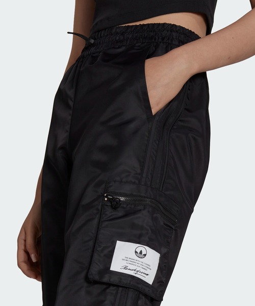 adidas(アディダス)の「ナイロン ユーティリティパンツ / アディダスオリジナルス(その他パンツ・レディース・ブラック・XX-LARGE/LARGE/MEDIUM/SMALL/X-LARGE/X-SMALL)」の3枚目の写真