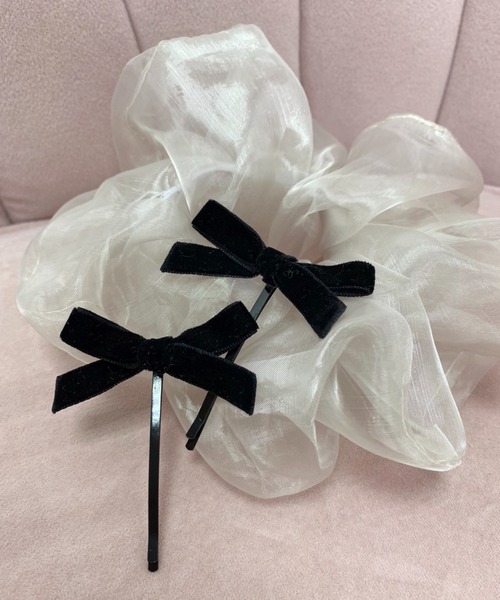 one after another NICE CLAUP（ワンアフターアナザーナイスクラップ）の「ベロアリボンヘアピン2個セット（ヘアピン・レディース・ブラック・FREE）」の3枚目の写真