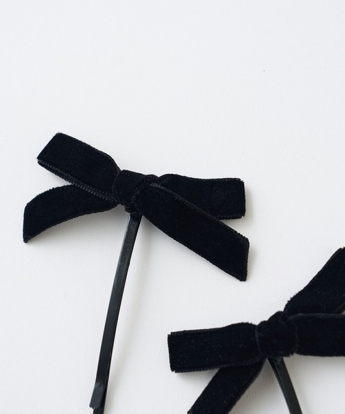 one after another NICE CLAUP（ワンアフターアナザーナイスクラップ）の「ベロアリボンヘアピン2個セット（ヘアピン・レディース・ブラック・FREE）」の6枚目の写真