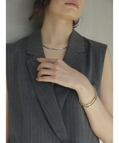 Ray BEAMS(レイビームス)の「RBS / ニュアンス カーブ ネックレス(ネックレス・レディース・シルバー・ONE SIZE)」の2枚目の写真