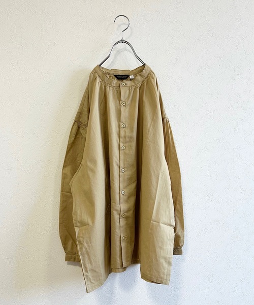 A BOND(アボンド)の「バンドカラーギャザーシャツ/おとな(シャツ/ブラウス・レディース・チャコール/ベージュ/ライトグリーン/ピンク・160cm)」の1枚目の写真