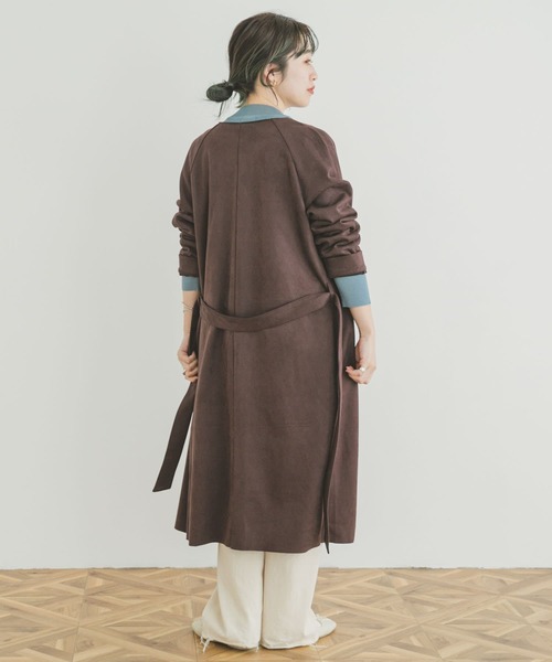 ITEMS URBANRESEARCH（アイテムズ アーバンリサーチ）の「フェイクスエードガウンコート（ノーカラーコート・レディース・アイボリー/モカ/ブラウン・FREE）」の22枚目の写真