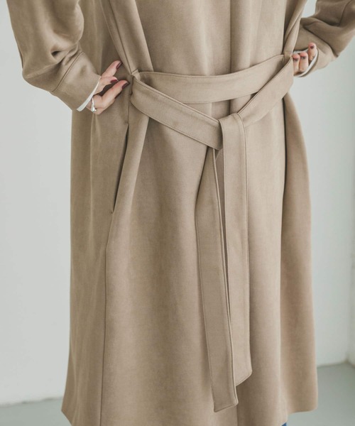 ITEMS URBANRESEARCH（アイテムズ アーバンリサーチ）の「フェイクスエードガウンコート（ノーカラーコート・レディース・アイボリー/モカ/ブラウン・FREE）」の5枚目の写真