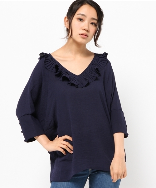mystic（ミスティック）の「衿フリルVプルオーバー（シャツ/ブラウス・レディース・オフホワイト/ネイビー/ブラック・ﾌﾘ-）」の3枚目の写真