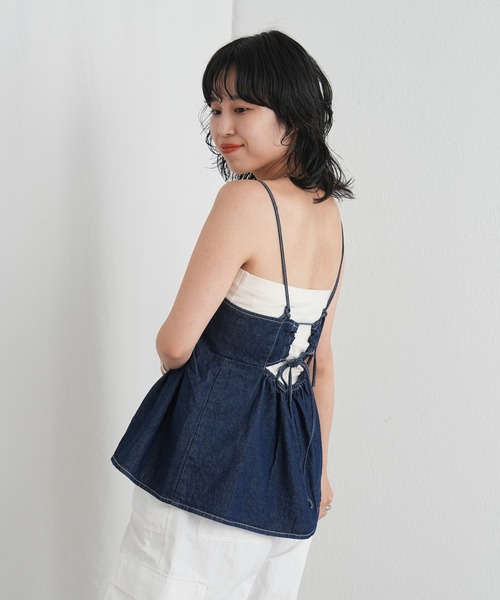 COLONY 2139（コロニートゥーワンスリーナイン）の「デニムキャミブラウス（キャミソール・レディース・ネイビー/ブルー・FREE）」の16枚目の写真