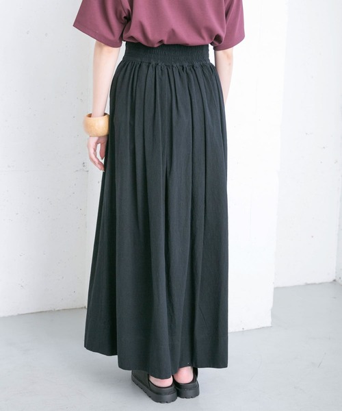 KBF（ケイビーエフ）の「タックギャザーボリュームフレアスカート（スカート・レディース・ブラック/オフホワイト・ONE）」の13枚目の写真