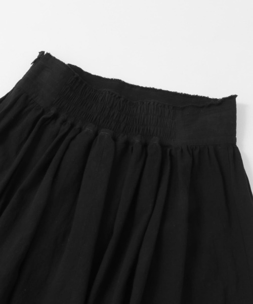 KBF（ケイビーエフ）の「タックギャザーボリュームフレアスカート（スカート・レディース・ブラック/オフホワイト・ONE）」の12枚目の写真