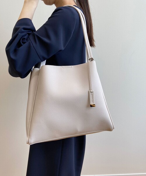 OPAQUE.CLIP（オペークドットクリップ）の「◆【軽量】フェイクレザー3層トートバッグ（トートバッグ・レディース・ライトグレー/ブラック/ベージュ/チャコールグレー・00）」の6枚目の写真