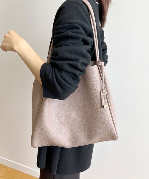 OPAQUE.CLIP（オペークドットクリップ）の「◆【軽量】フェイクレザー3層トートバッグ（トートバッグ・レディース・ライトグレー/ブラック/ベージュ/チャコールグレー・00）」の10枚目の写真