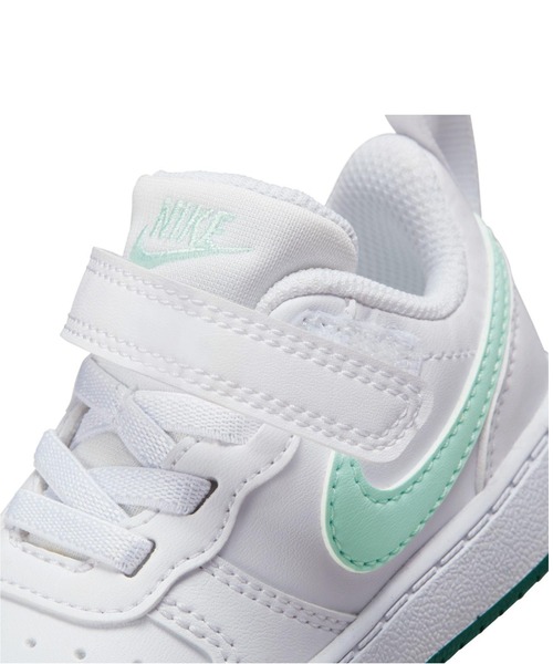 NIKE（ナイキ）の「NIKE ナイキ 12-16 COURT BOROUGH LOW (TD) コート ボロー LOW リクラフト TD KDV5458 102WHT/JADICE（スニーカー・キッズ・ホワイト・12/13/14/15 /16）」の4枚目の写真