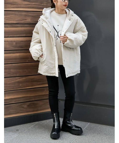 Re:EDIT（リエディ）の「[HITアウター][低身長サイズ有]中綿入りオーバーサイズモンスターパーカーコート（ダウンジャケット/コート・レディース・ブラック/アイボリー/カーキ・MEDIUM/SHORT/LARGE）」の5枚目の写真