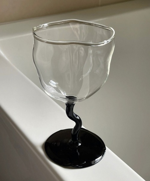 Made in I（メイドインアイ）の「mid-century uneven shaped glass（グラス/マグカップ/タンブラー・レディース・ブラック/オレンジ系その他/クリア・FREE）」の2枚目の写真
