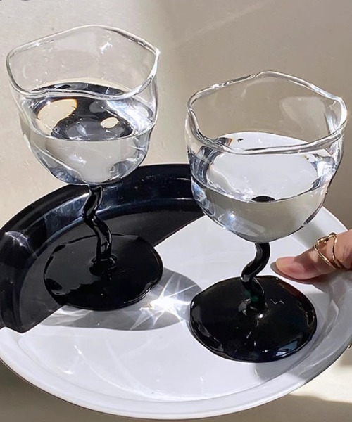 Made in I（メイドインアイ）の「mid-century uneven shaped glass（グラス/マグカップ/タンブラー・レディース・ブラック/オレンジ系その他/クリア・FREE）」の4枚目の写真