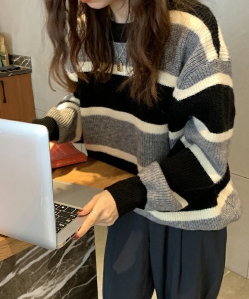 deux amour（ドゥーザムール）の「ランダムボーダークルーネックニットプルオーバー（ニット/セーター・レディース・ネイビー/グレー・FREE）」の7枚目の写真