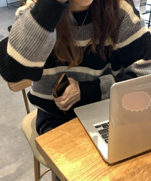 deux amour（ドゥーザムール）の「ランダムボーダークルーネックニットプルオーバー（ニット/セーター・レディース・ネイビー/グレー・FREE）」の8枚目の写真