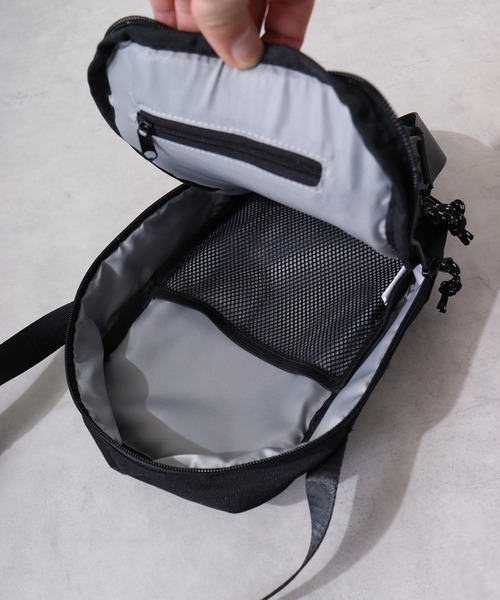 THRASHER（スラッシャー）の「THRASHER MINI SHOULDER（ショルダーバッグ・メンズ・ブラック・FREE）」の4枚目の写真