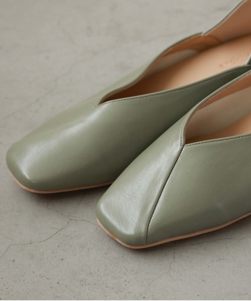 archives（アルシーヴ）の「アシメパンプス（パンプス・レディース・アイボリー/ブラック/グリーン・LARGE/MEDIUM）」の5枚目の写真