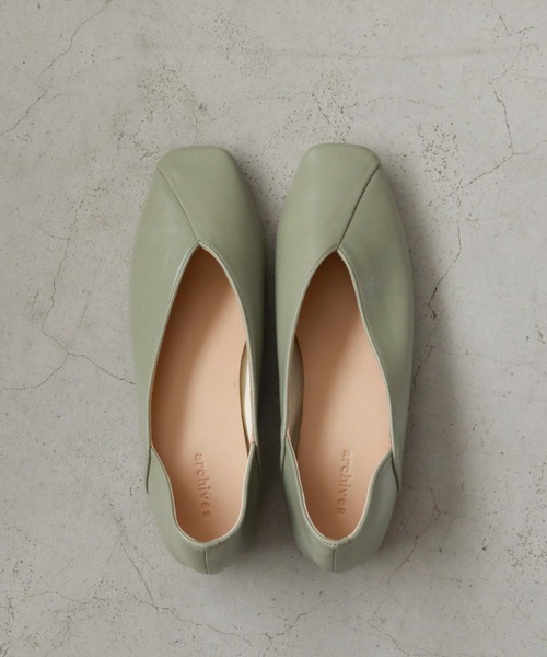 archives（アルシーヴ）の「アシメパンプス（パンプス・レディース・アイボリー/ブラック/グリーン・LARGE/MEDIUM）」の7枚目の写真