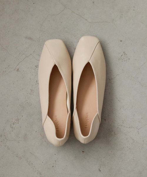 archives（アルシーヴ）の「アシメパンプス（パンプス・レディース・アイボリー/ブラック/グリーン・LARGE/MEDIUM）」の12枚目の写真