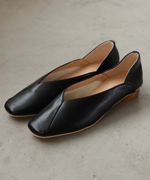 archives（アルシーヴ）の「アシメパンプス（パンプス・レディース・アイボリー/ブラック/グリーン・LARGE/MEDIUM）」の4枚目の写真