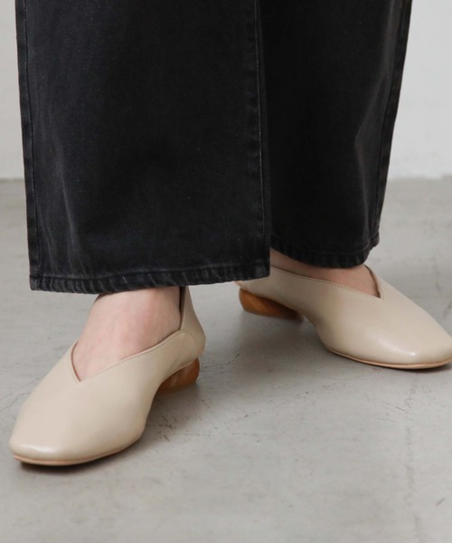 archives（アルシーヴ）の「アシメパンプス（パンプス・レディース・アイボリー/ブラック/グリーン・LARGE/MEDIUM）」の18枚目の写真