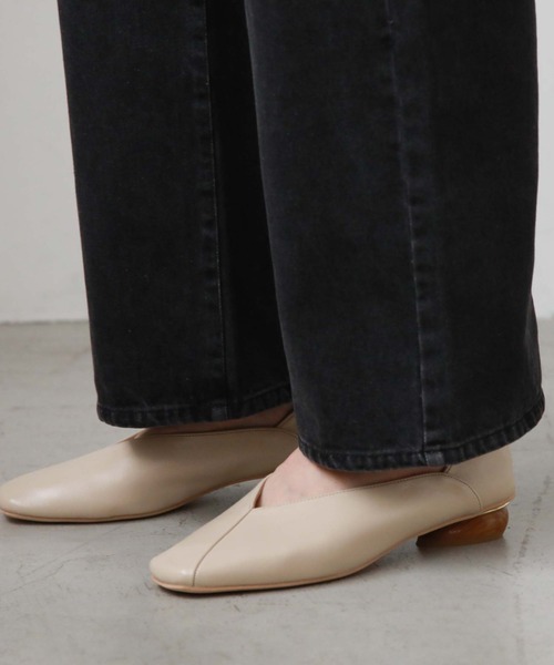 archives（アルシーヴ）の「アシメパンプス（パンプス・レディース・アイボリー/ブラック/グリーン・LARGE/MEDIUM）」の19枚目の写真