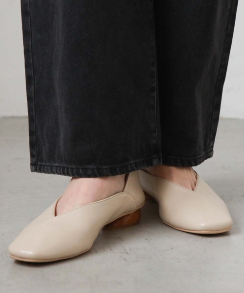 archives（アルシーヴ）の「アシメパンプス（パンプス・レディース・アイボリー/ブラック/グリーン・LARGE/MEDIUM）」の20枚目の写真