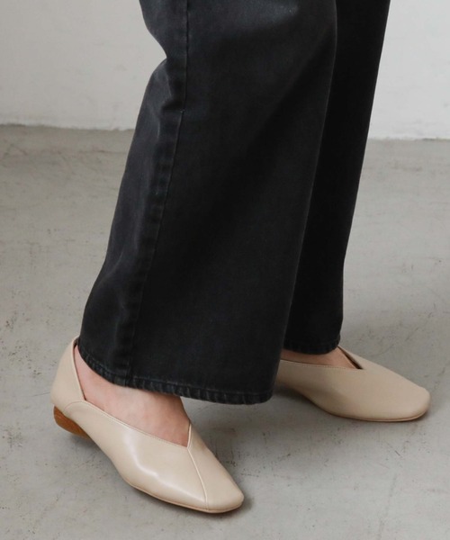 archives（アルシーヴ）の「アシメパンプス（パンプス・レディース・アイボリー/ブラック/グリーン・LARGE/MEDIUM）」の16枚目の写真
