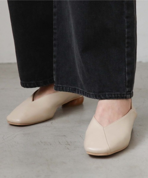 archives（アルシーヴ）の「アシメパンプス（パンプス・レディース・アイボリー/ブラック/グリーン・LARGE/MEDIUM）」の17枚目の写真